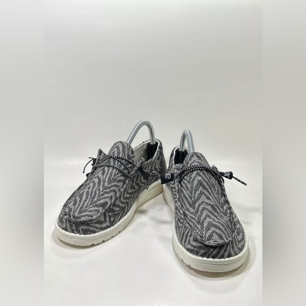 Size 8 - Women’s Hey Dude Wendy Woven Zebra Slip-On Shoes 121414740 Men’s 6.5